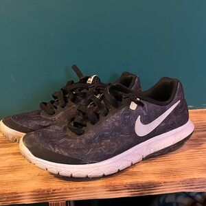Nike Woman’s Black Training Sneakers